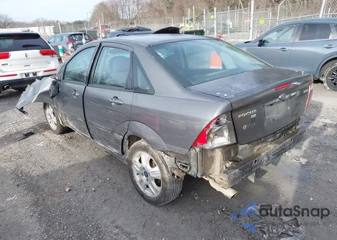 2005 Ford Focus Zx4 z USA, uszkodzony, nr VIN 1FAFP38Z15W105957